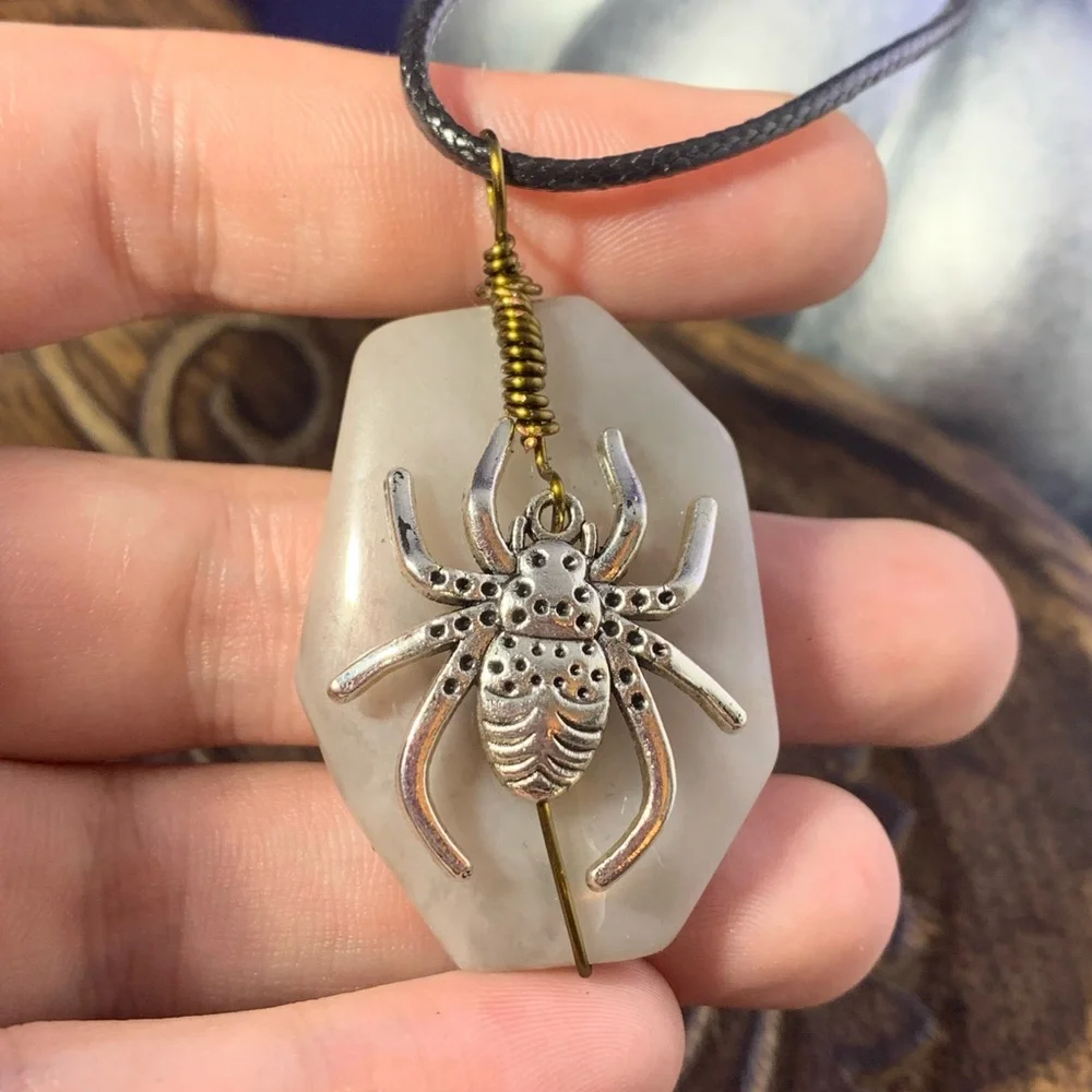 Spider Necklace - Picture 3 of 4